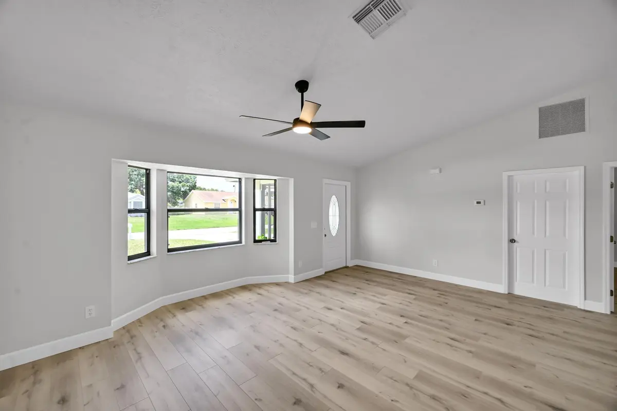 Dining at 3520 SE Hyde Circle, Port St. Lucie