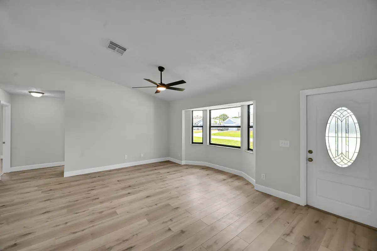 Dining at 3520 SE Hyde Circle, Port St. Lucie