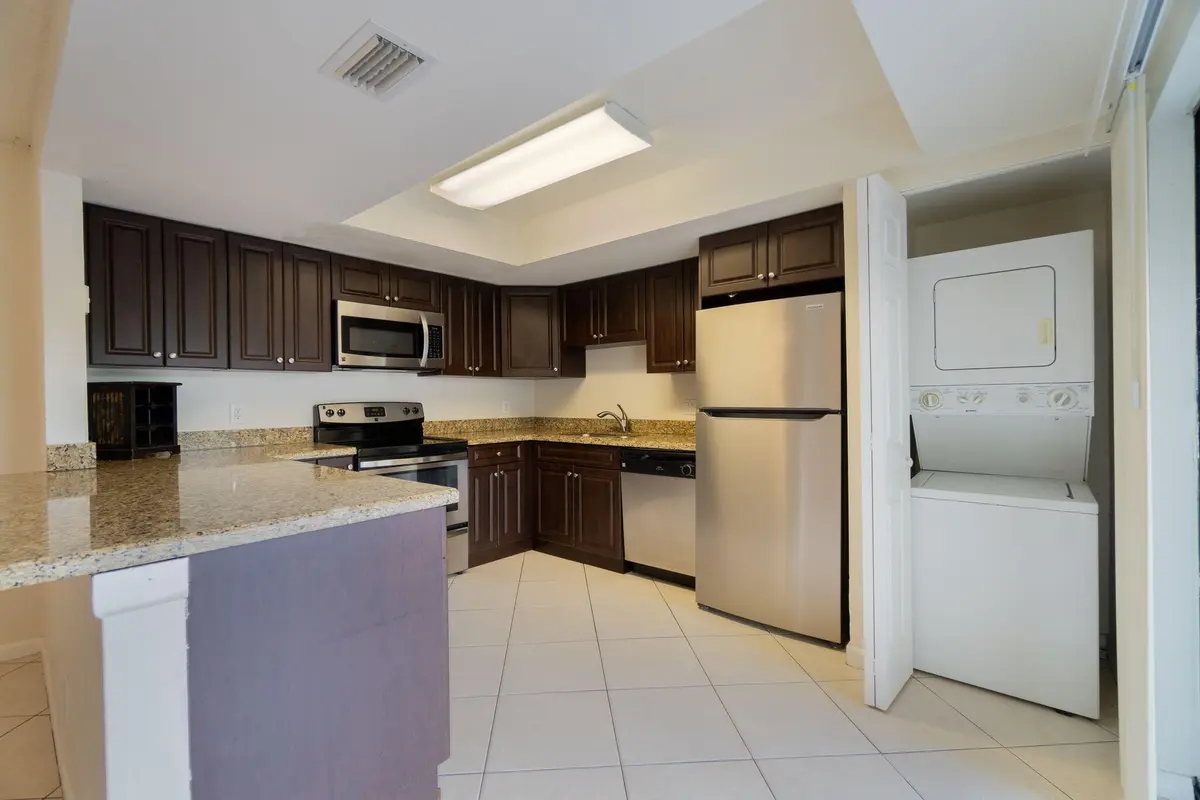 12-web-or-mls-DSC01138 at 1530 Shaker Circle, Wellington