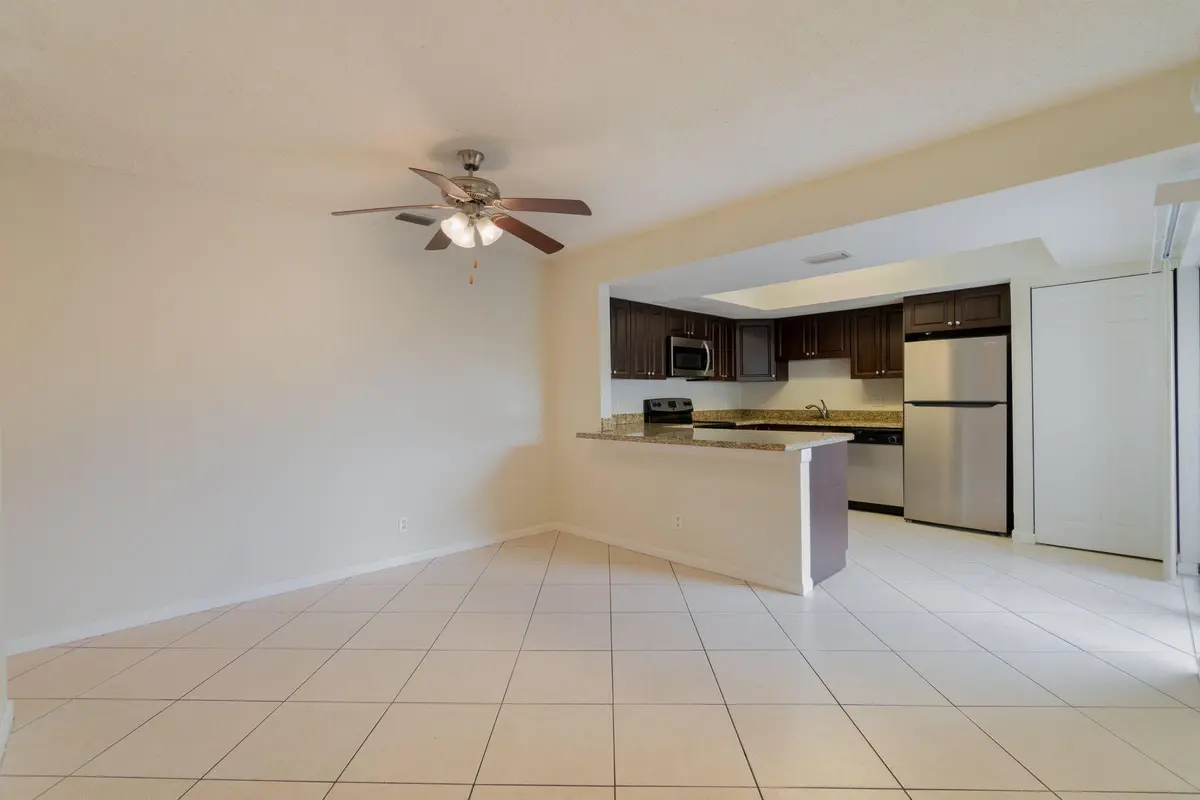 10-web-or-mls-DSC01134 at 1530 Shaker Circle, Wellington