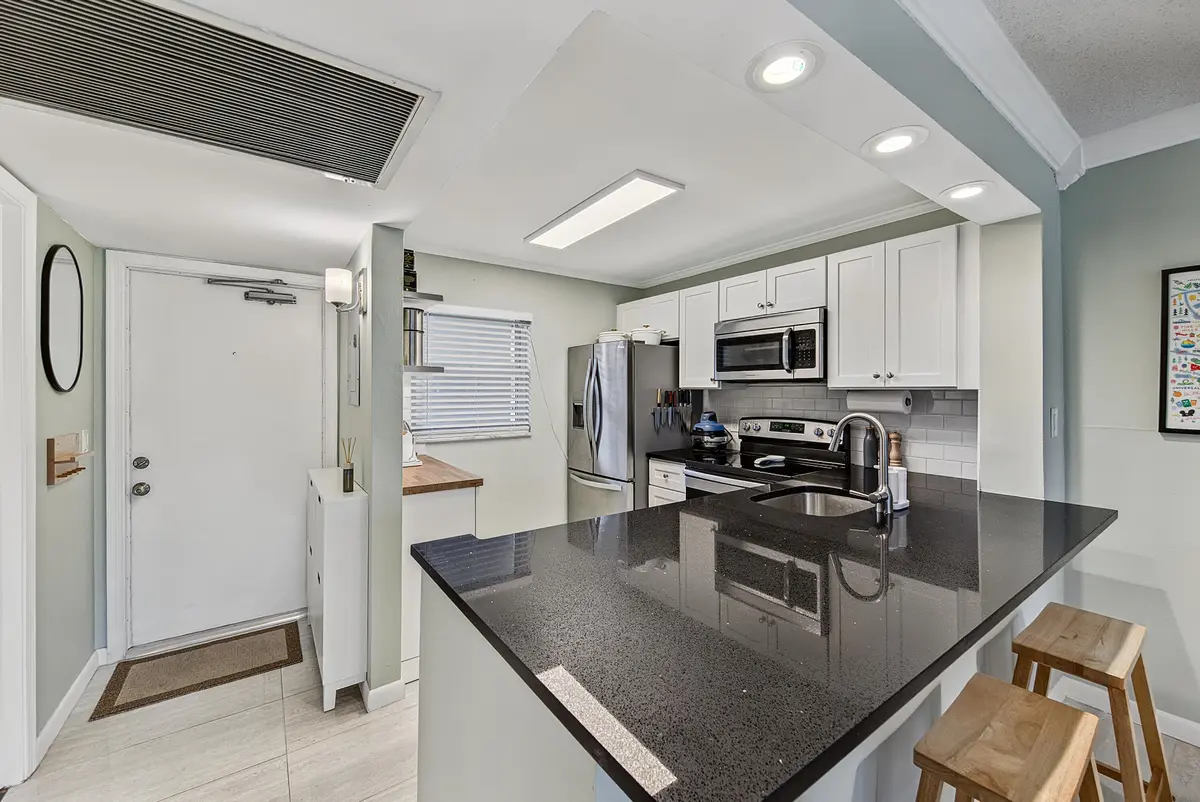 sachs-21 at 9420 Poinciana Place 108, Davie