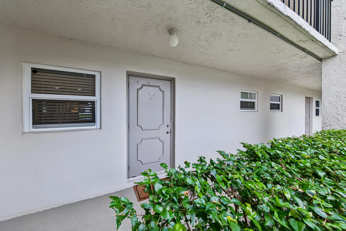 sachs-46 at 9420 Poinciana Place 108, Davie