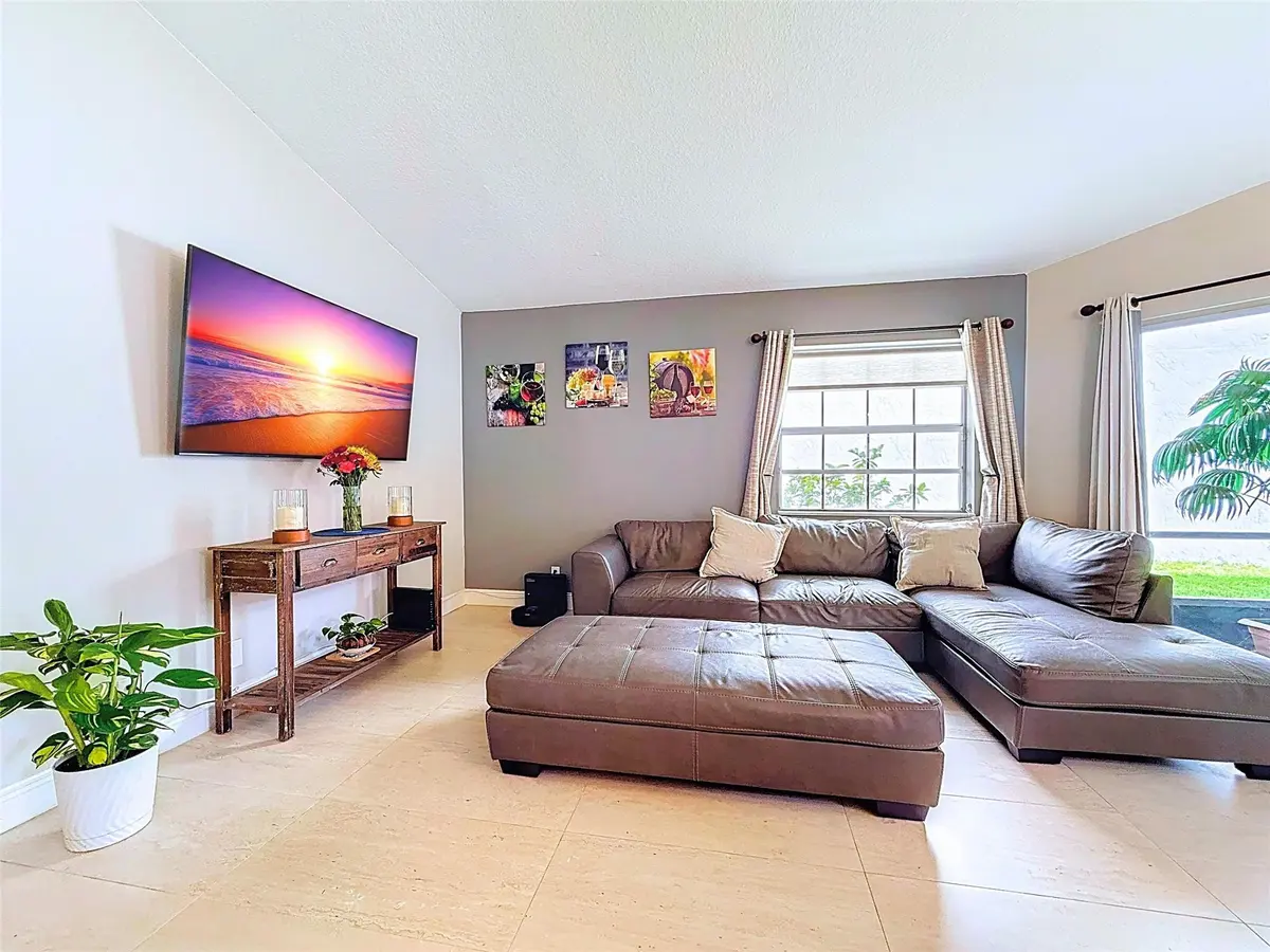Photo 8 at 1420 Seagrape Circle, Weston