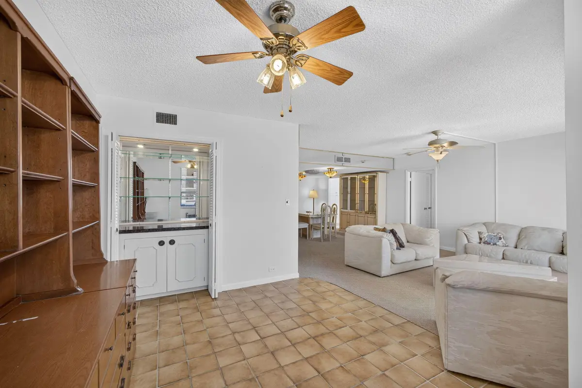 Library at 1208 Marine Way 205, North Palm Beach