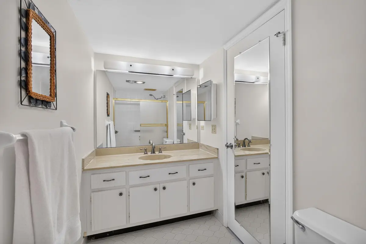 Primary bath at 1208 Marine Way 205, North Palm Beach