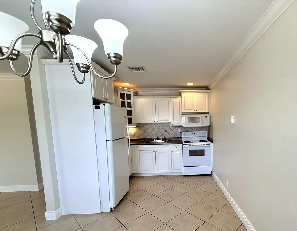 Kitchen at 735 Hummingbird Way 202, North Palm Beach