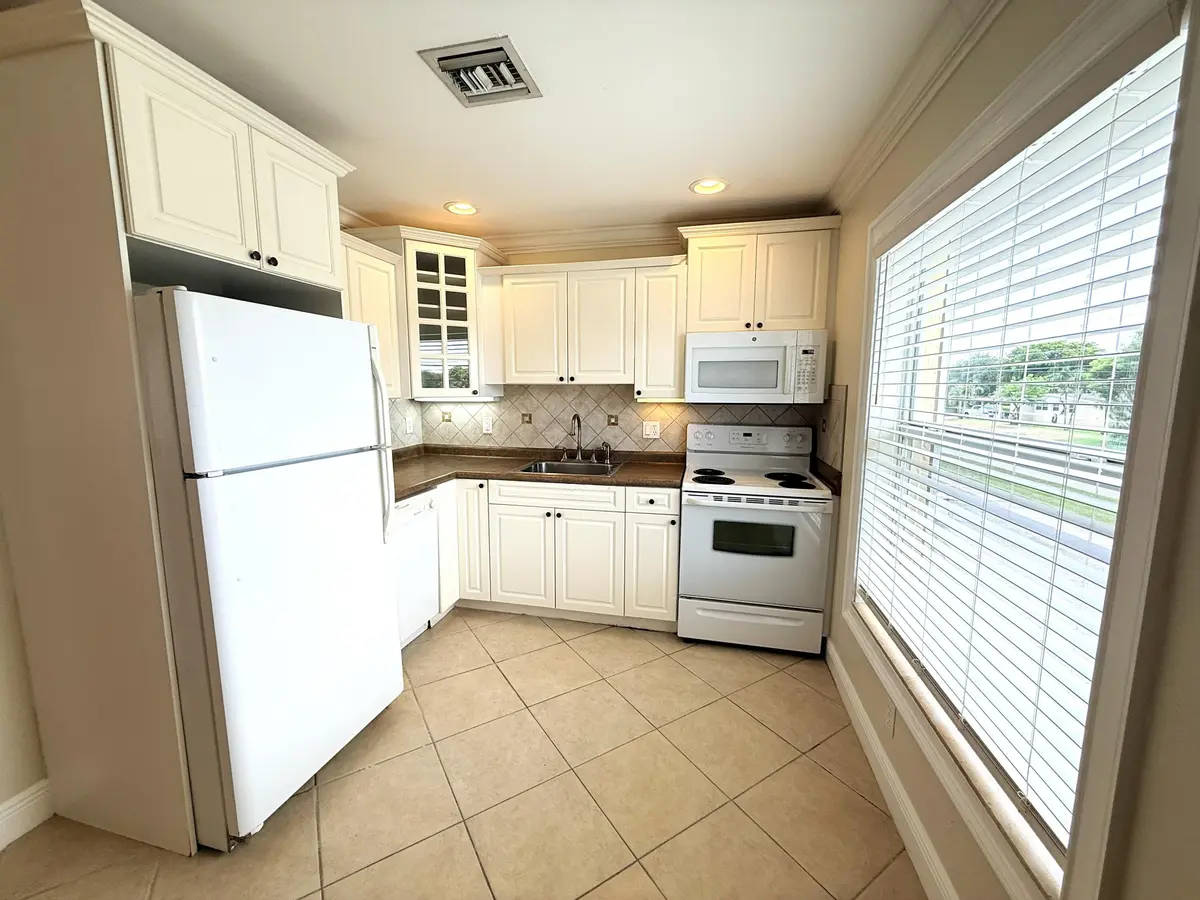 Kitchen at 735 Hummingbird Way 204, North Palm Beach