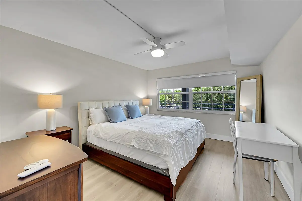 Spacious 2nd bedroom at 555 Oaks Lane 311, Pompano Beach
