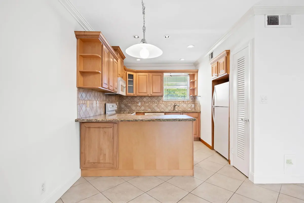9-web-or-mls-DSC_7297 at 2748 NE 28th Avenue 20, Lighthouse Point