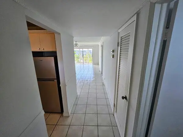 Entrance walkway at 4650 Washington Street 504, Hollywood