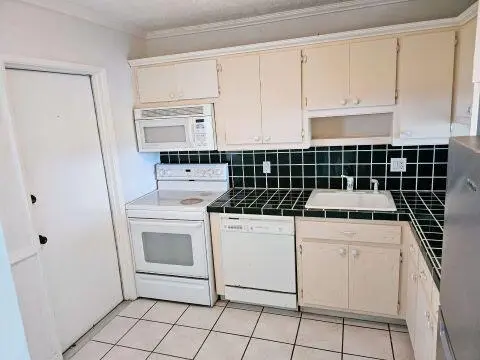 Kitchen at 4650 Washington Street 504, Hollywood