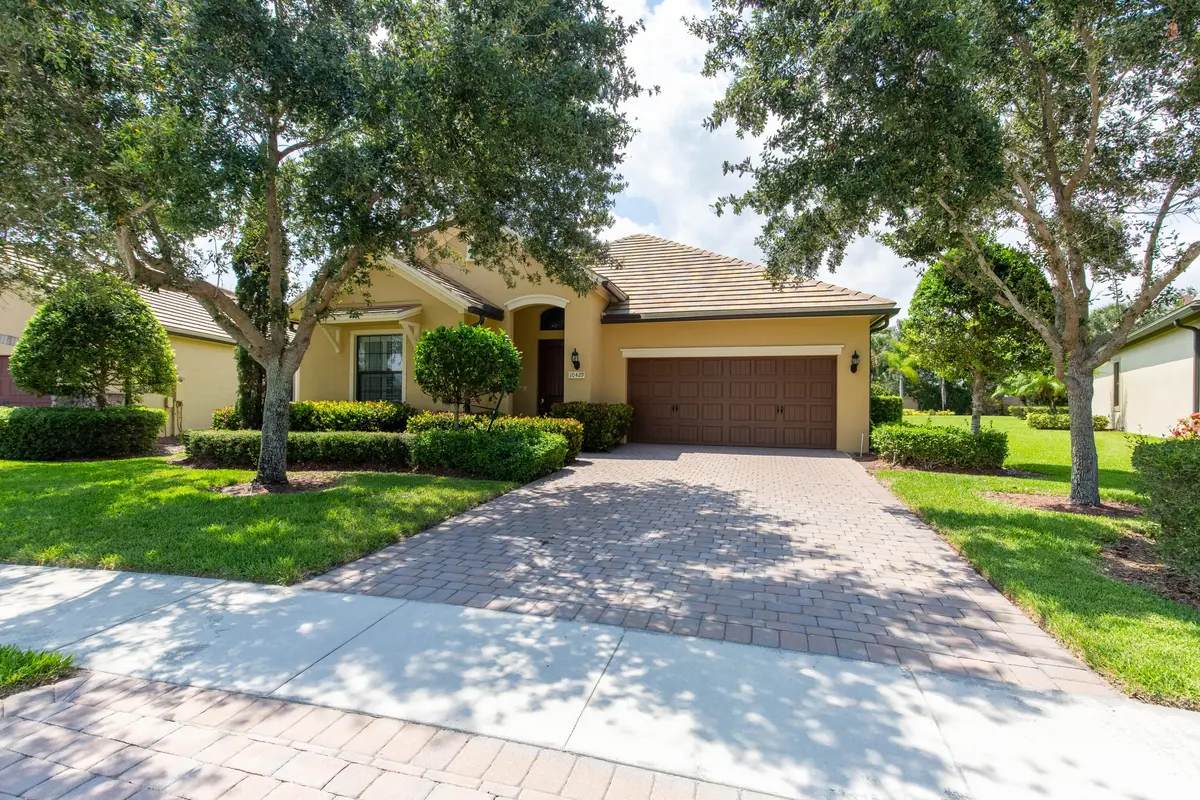 1-4 at 10429 Prato Street, Wellington