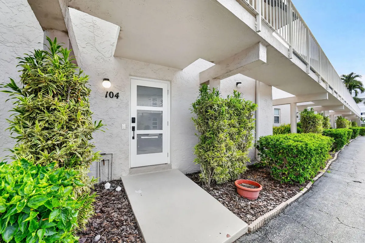 view of front door at 3601 S Ocean Boulevard 104, South Palm Beach