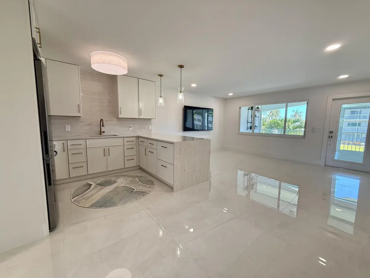 IMG_3767 at 110 Shore Court 209, North Palm Beach