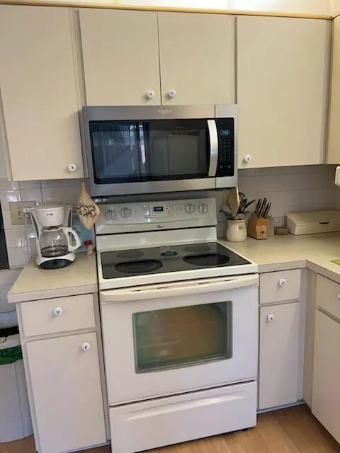 Kitchen at 8083 SE Villa Circle, Hobe Sound