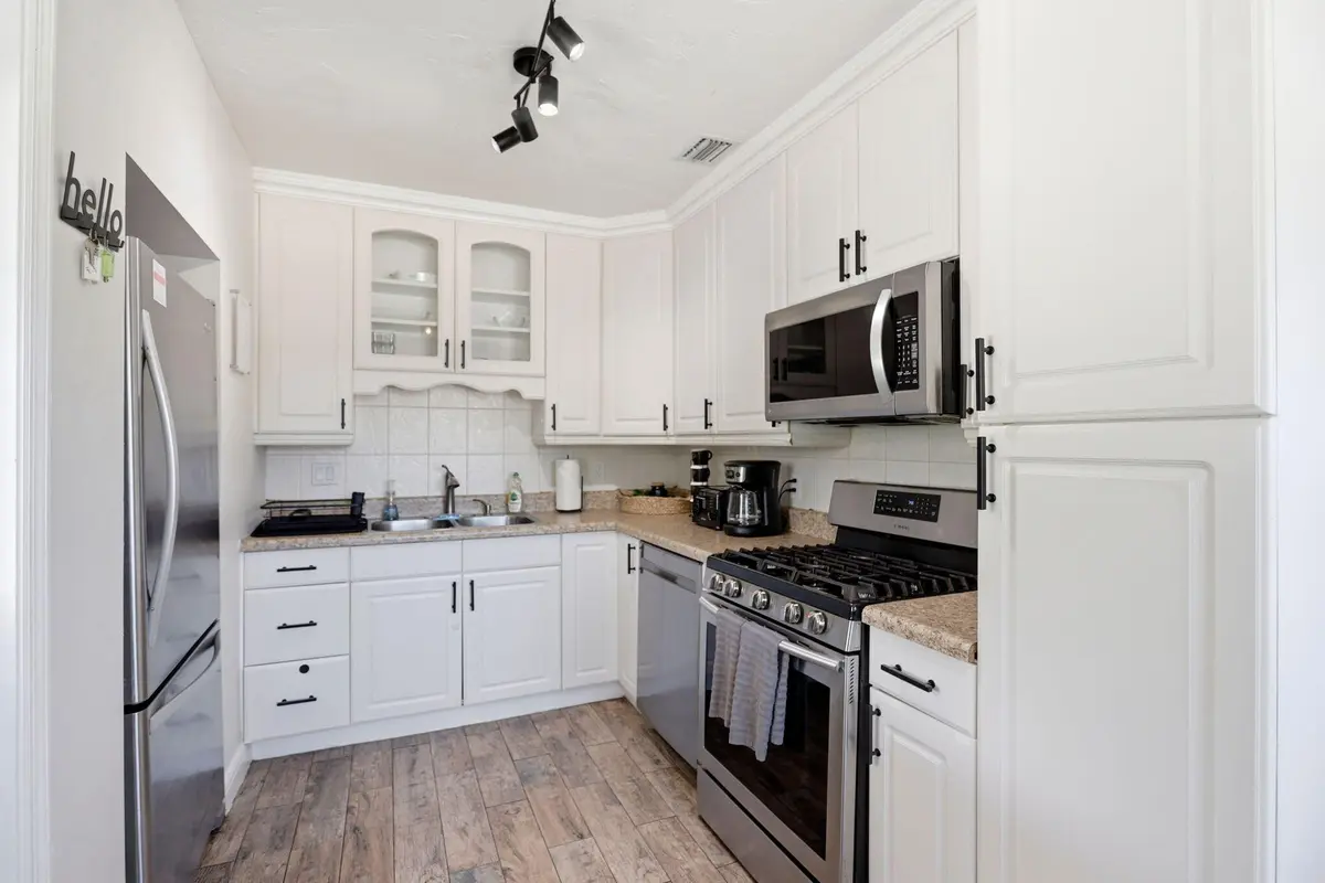 6-web-or-mls-0E2A0915 at 917 W Drew Street, Lantana