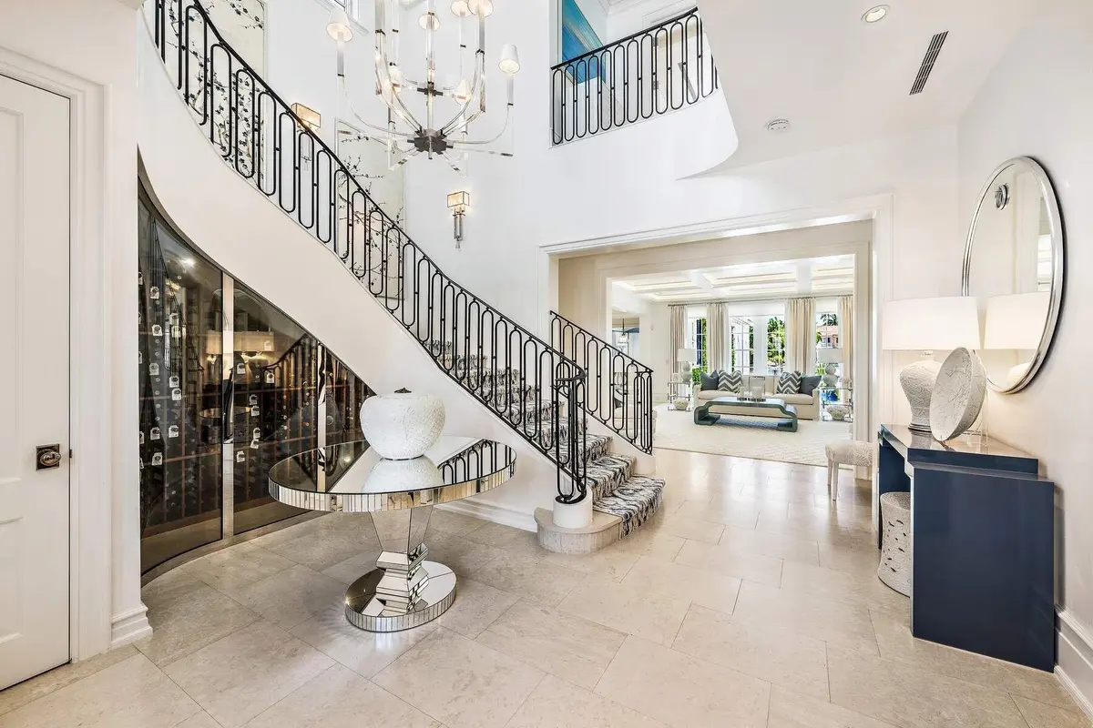 608 Island Drive - B5P9ZG(4) at 608 Island Drive, Palm Beach