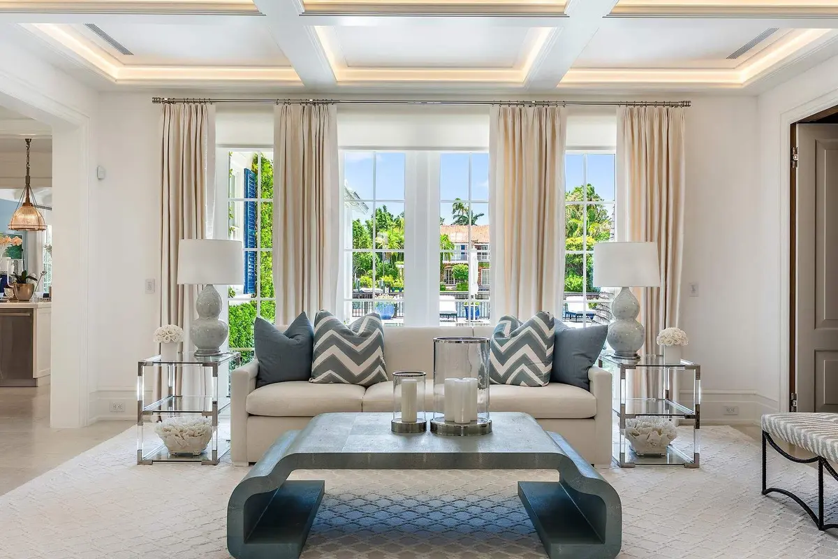 608 Island Drive - B5P9ZG(6) at 608 Island Drive, Palm Beach