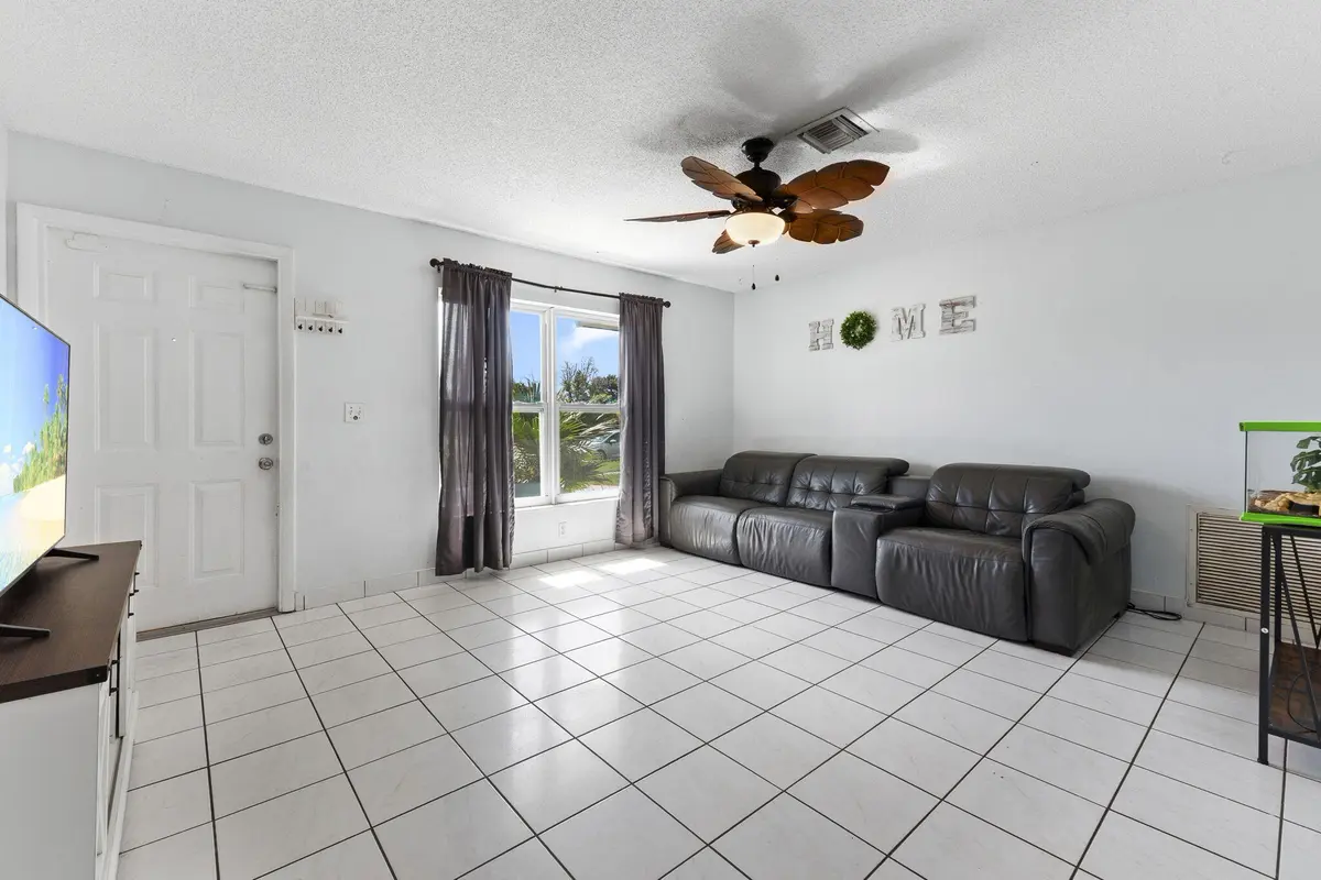 5-web-or-mls-DSC06920 at 276 NE Summer Road, Port St. Lucie