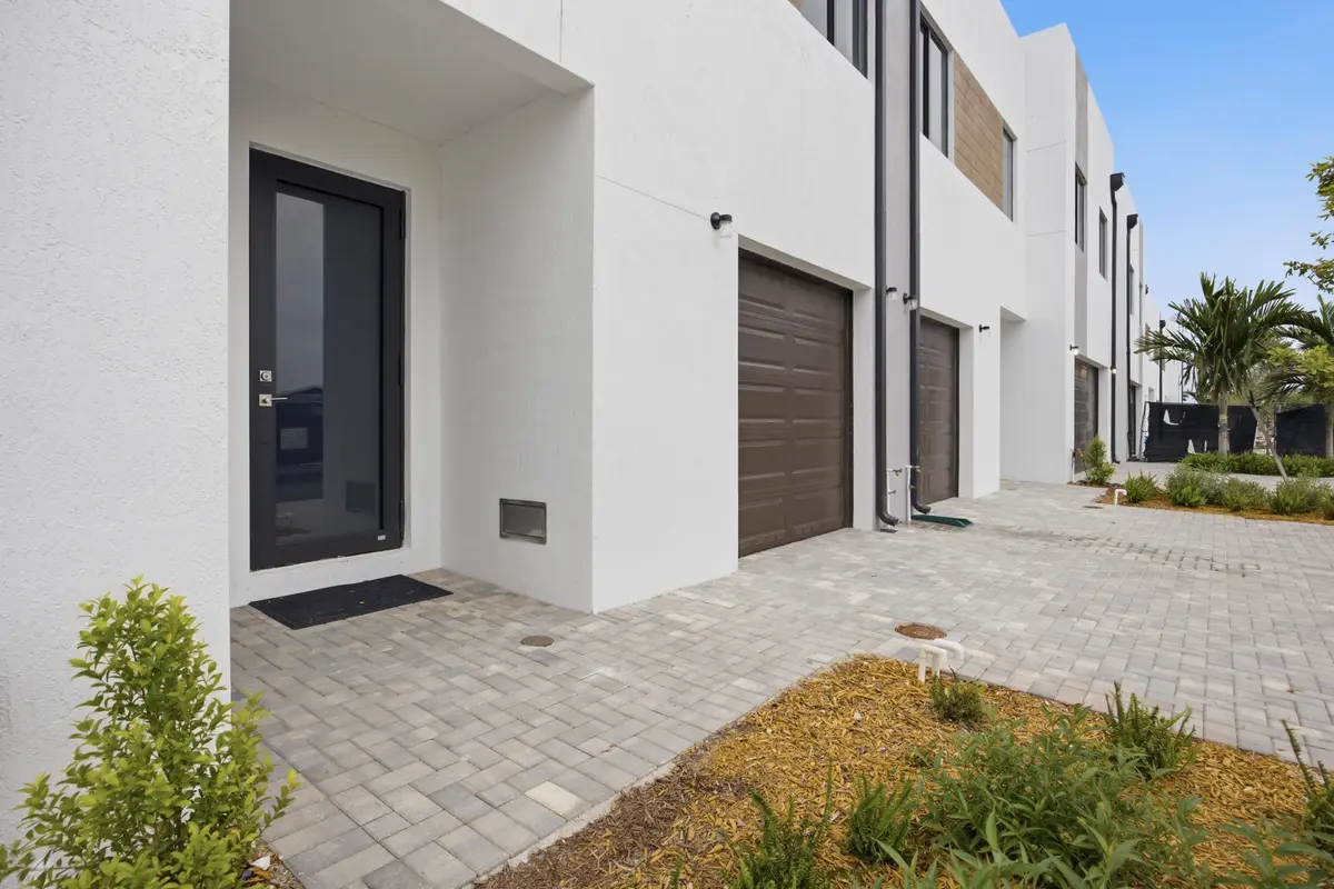 4-front-1544 at 1544 NW 1st Avenue, Pompano Beach