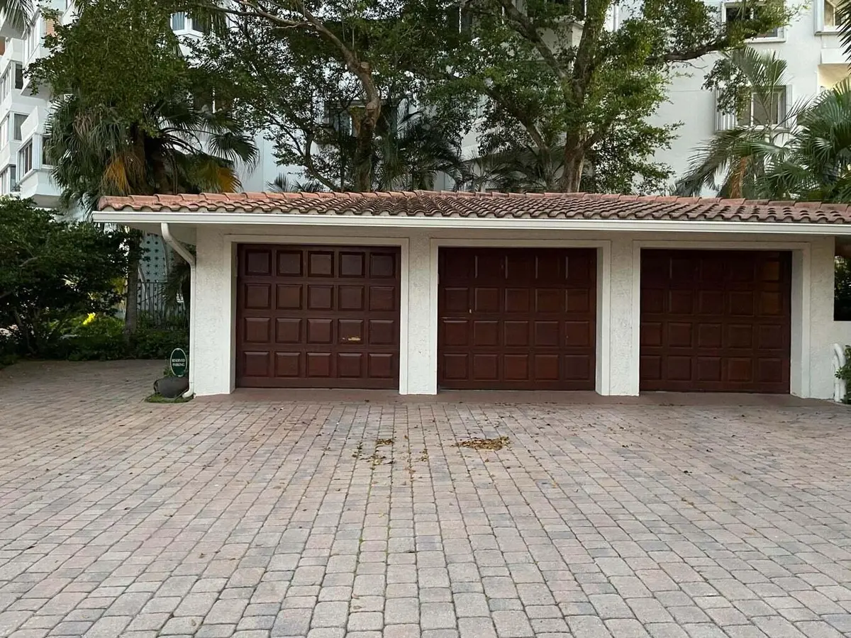 garage at 325 Sunset Drive A, Fort Lauderdale