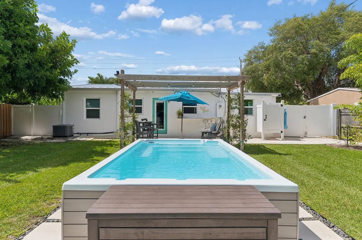pool:house at 127 SW 10th Avenue, Boynton Beach