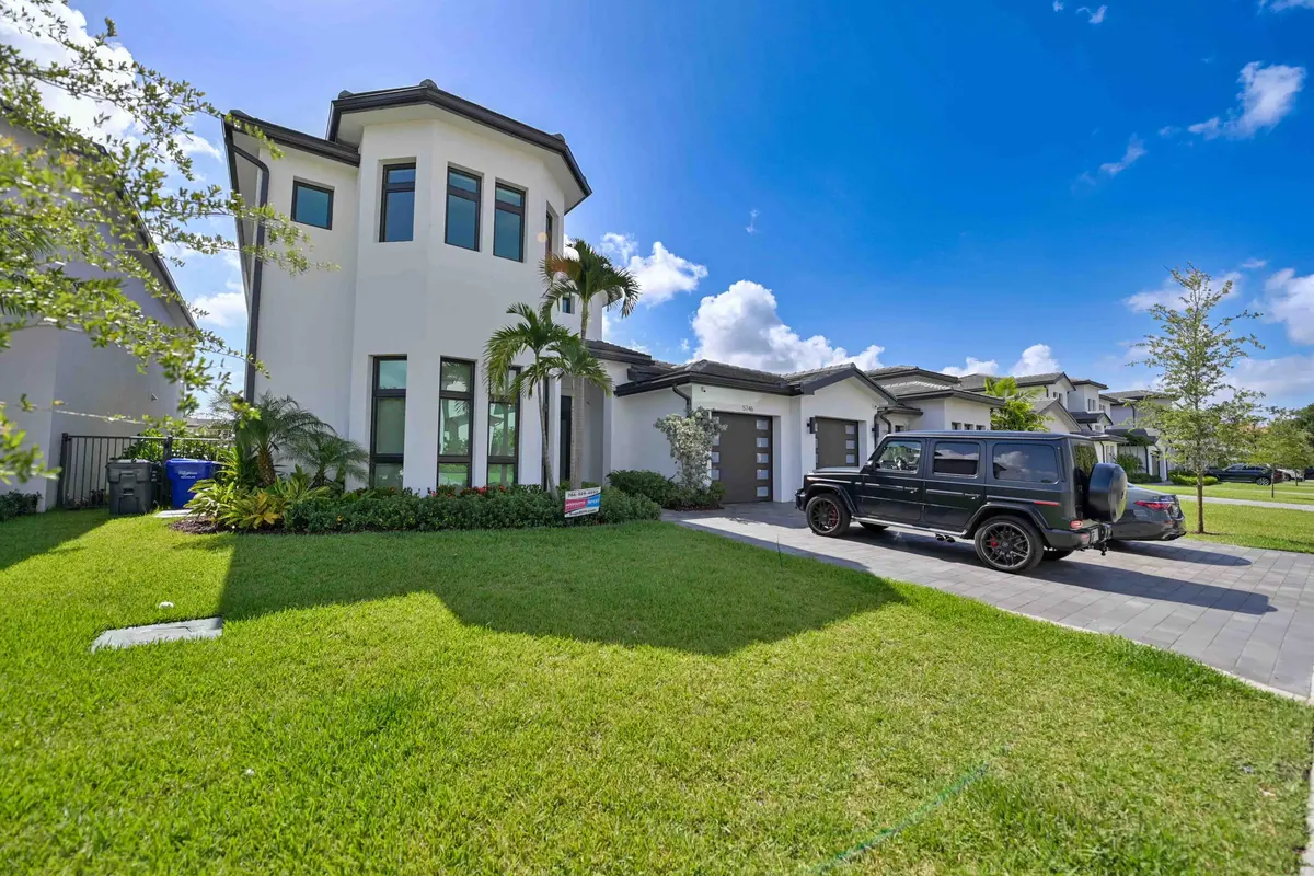 SNAP7000 0260 at 5746 Ashwood Circle, Hollywood
