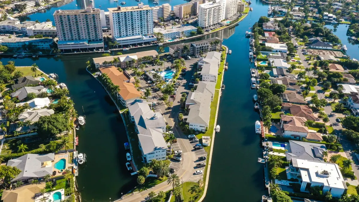Photo 3 at 450 Paradise Isle Boulevard, Hallandale Beach