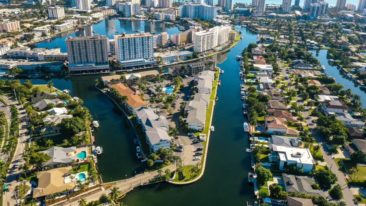 Photo 4 at 450 Paradise Isle Boulevard, Hallandale Beach