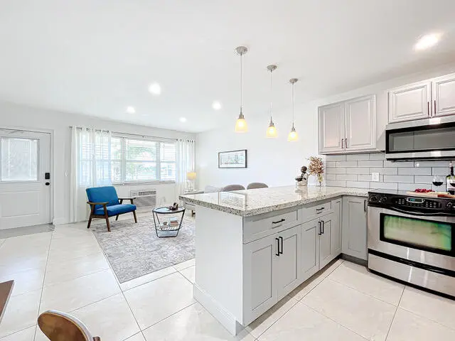 410 Chatham T-40-1 at 410 Chatham T, West Palm Beach