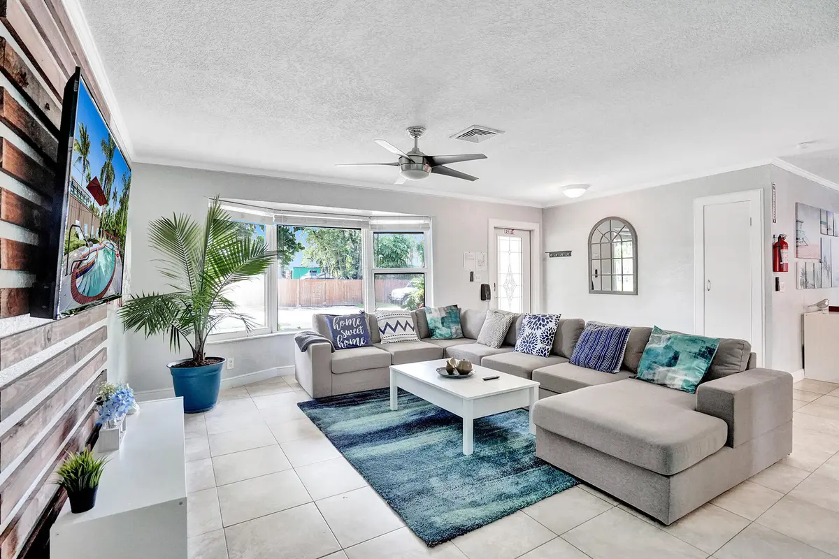 55FE7ADE-8DDE-48E0-B08C-EF5F1DD62BD3 at 1516 Scott Street, Hollywood