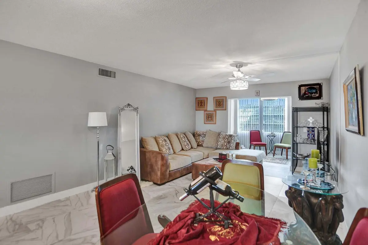 Dining/Living at 130 NE 26th Avenue 3070, Boynton Beach