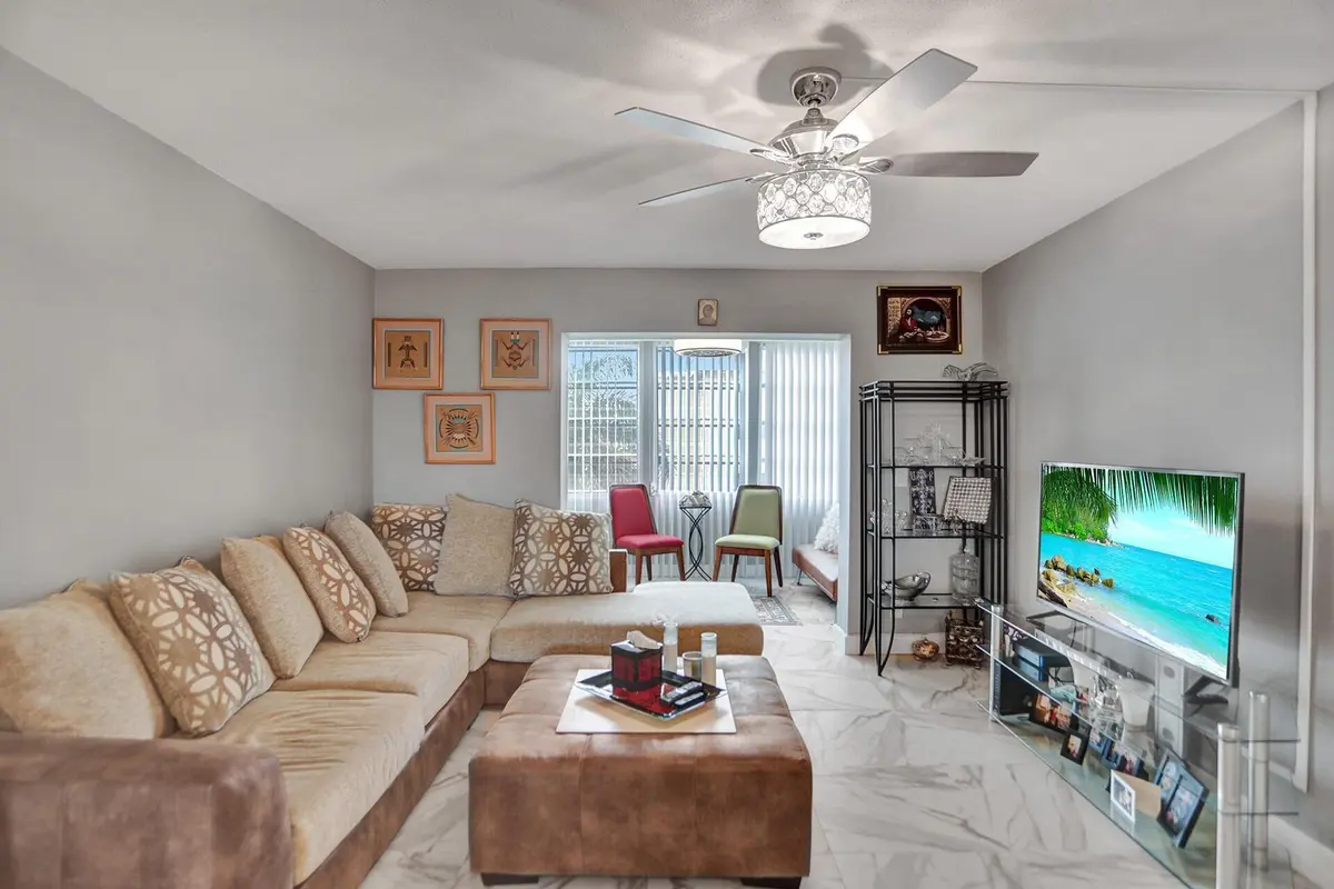 Living Room at 130 NE 26th Avenue 3070, Boynton Beach