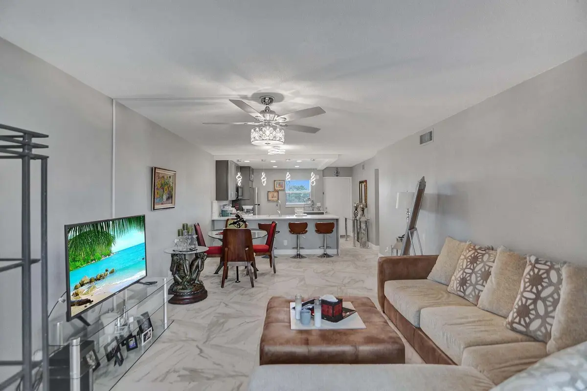 Living Room at 130 NE 26th Avenue 3070, Boynton Beach