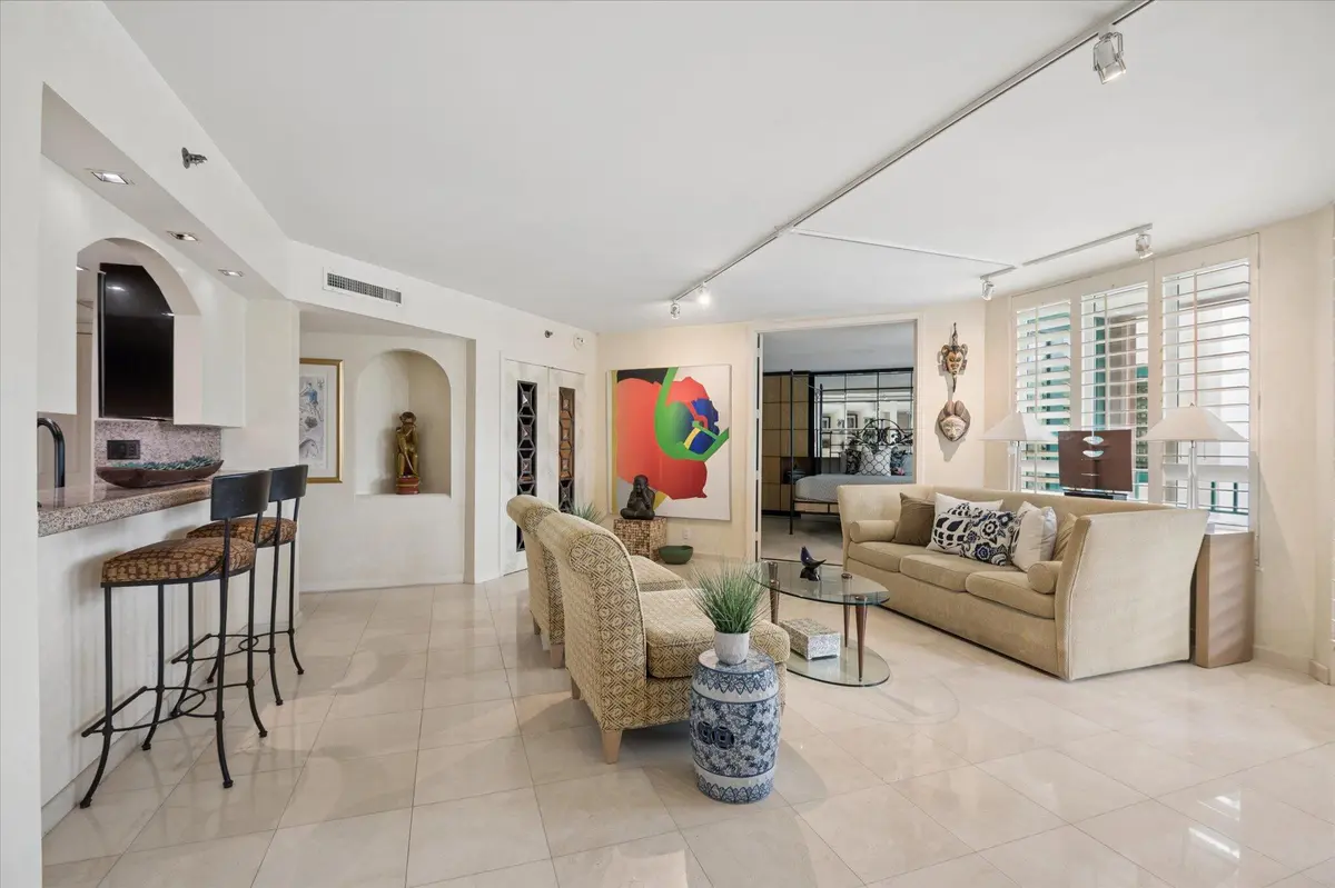 Spacious Greatroom at 120 SE 5th Avenue 329, Boca Raton