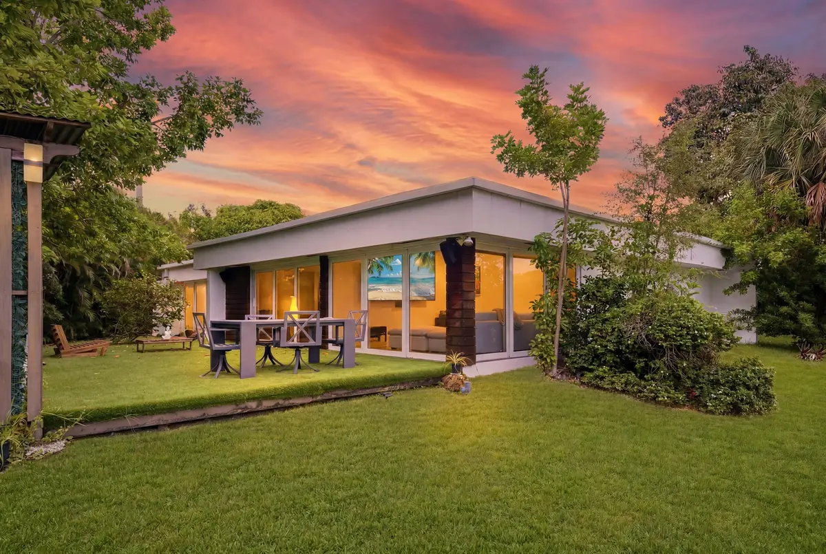 1_057__jjl5237_reedit_54912d1e_twilight_ at 4400 Queen Palm Lane, Tamarac