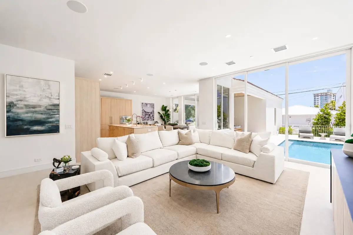 Family Room at 519 SE 4th Avenue, Delray Beach
