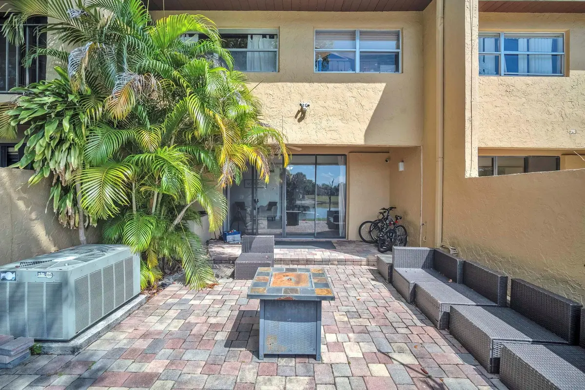 Photo 6 at 740 E Coco Plum Circle 3, Plantation