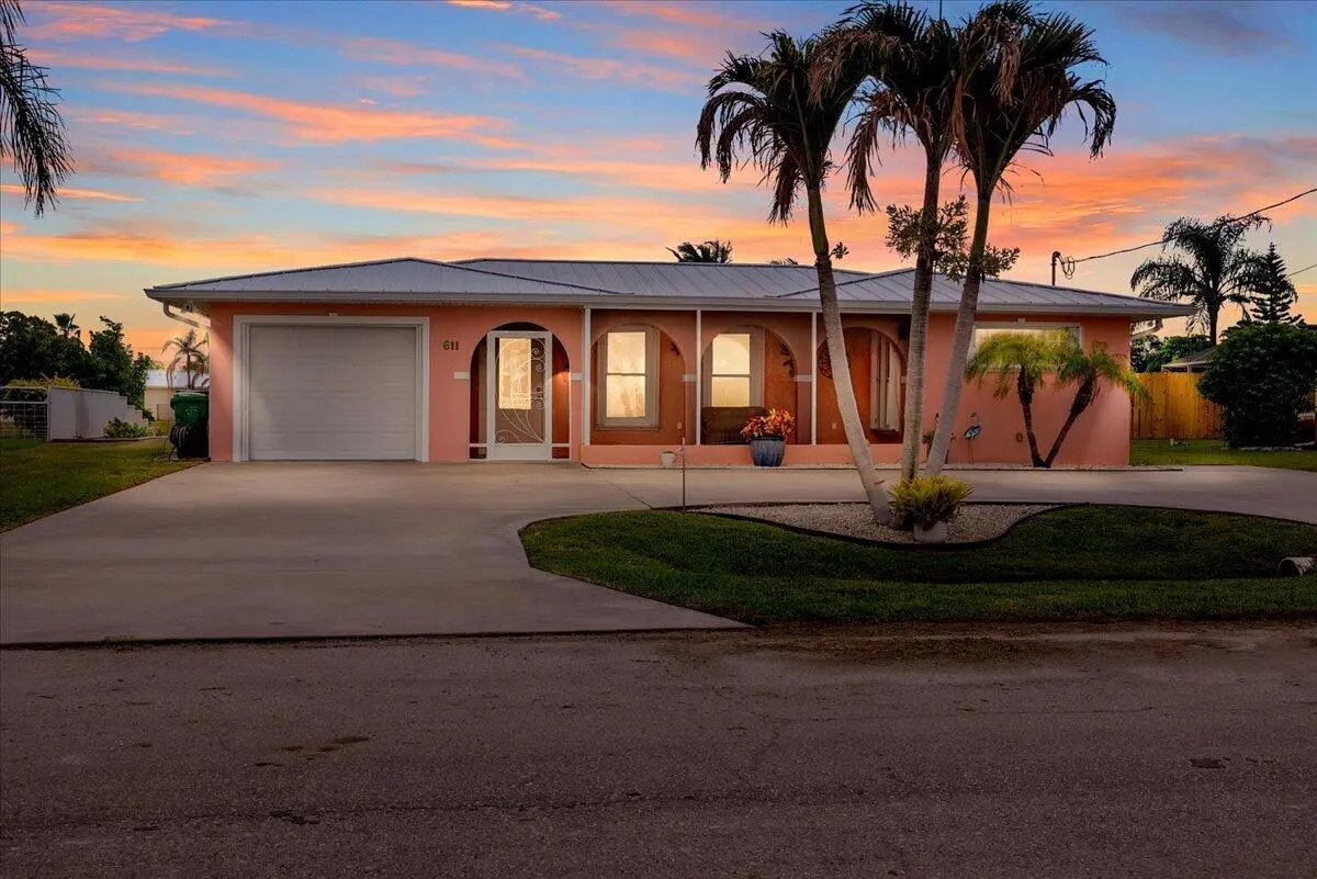 001-GG3A1695 TW at 611 SE Harborview Drive, Port St. Lucie