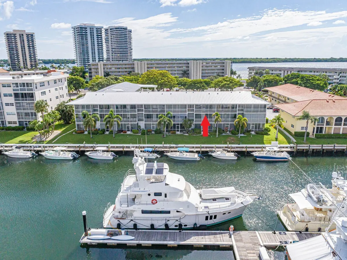 37 yacht with boat at 37 Yacht Club Drive 310, North Palm Beach