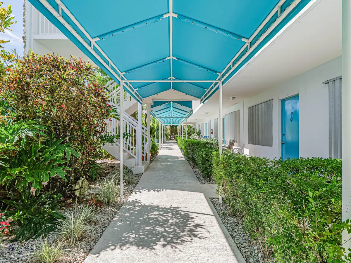 37 Yacht Club Drive 310, North Palm Beach, FL – photo 4