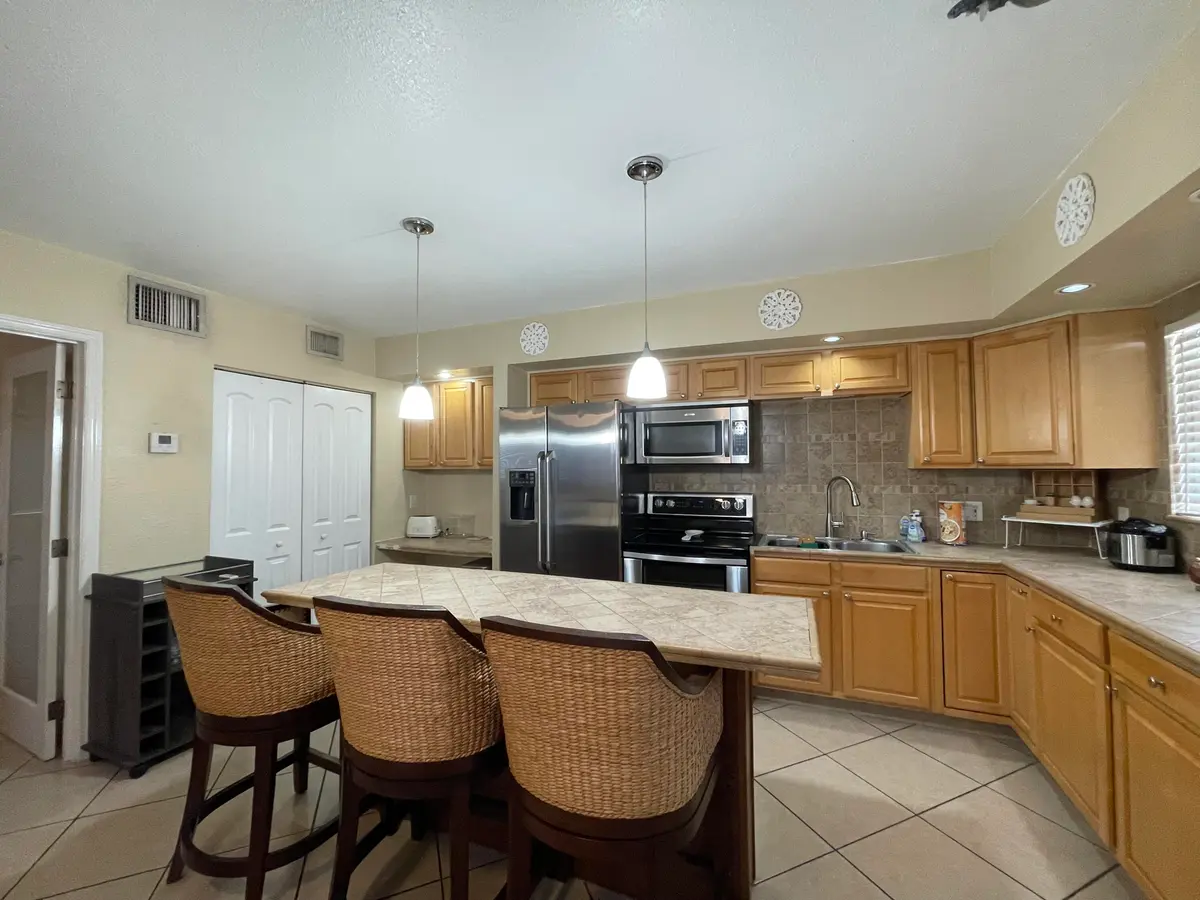 Open Kitchen at 229 SE 1st Avenue 203, Boynton Beach