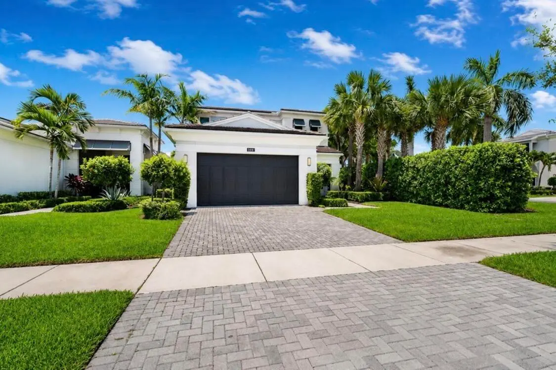 Spacious Driveway at 5603 Delacroix Terrace, Palm Beach Gardens