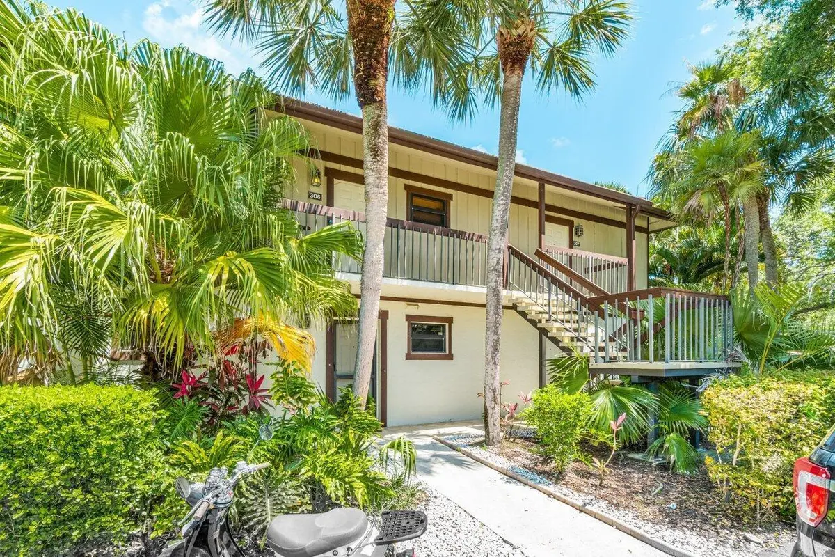 Front view at 13334 Polo Club Road 206, Wellington