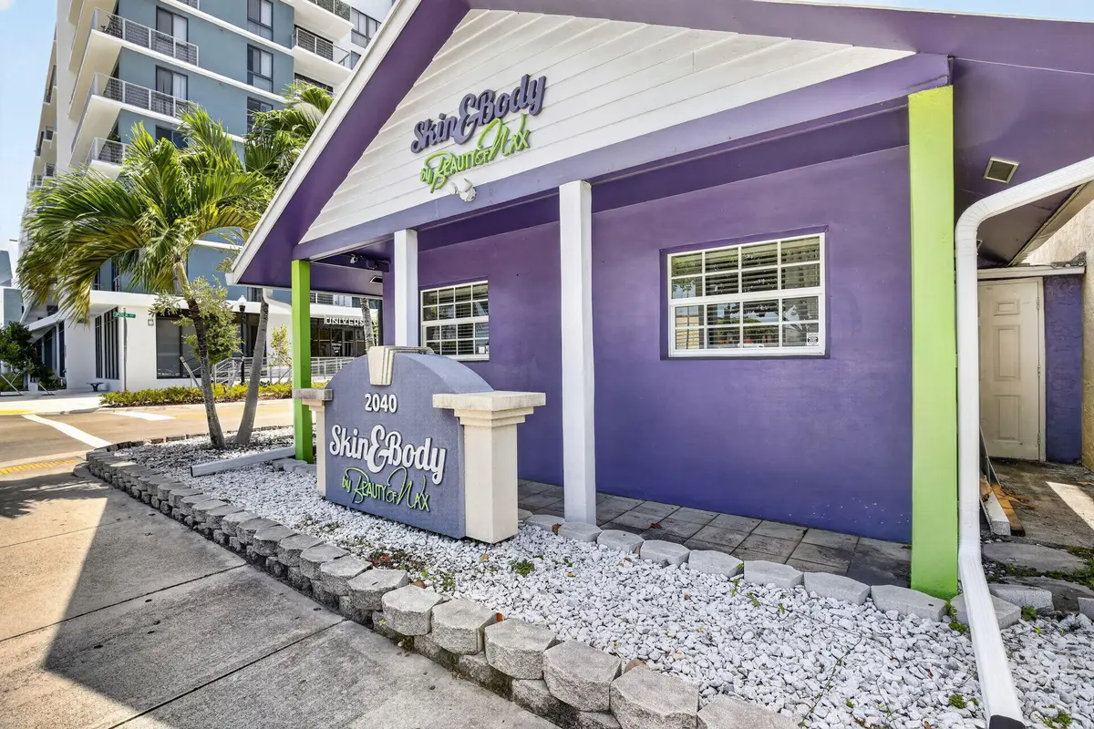 3-web-or-mls-_A7A3486 at 2040 Polk Street, Hollywood