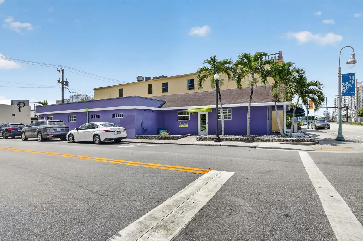 4-web-or-mls-_A7A3510 at 2040 Polk Street, Hollywood