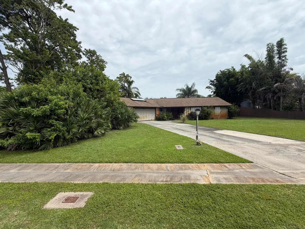Huge private lot at 1321 SW Nikoma Street, Palm City