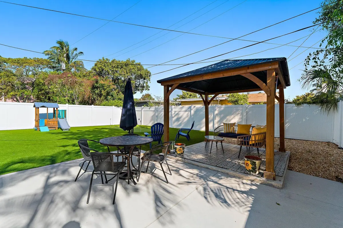 Cabana + Backyard at 423 Avenida Alegre, West Palm Beach