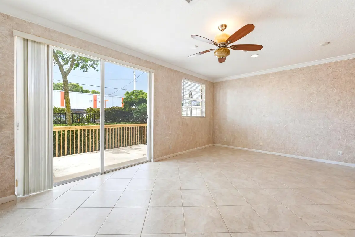 empty living room at 556 Marbella Circle, North Palm Beach