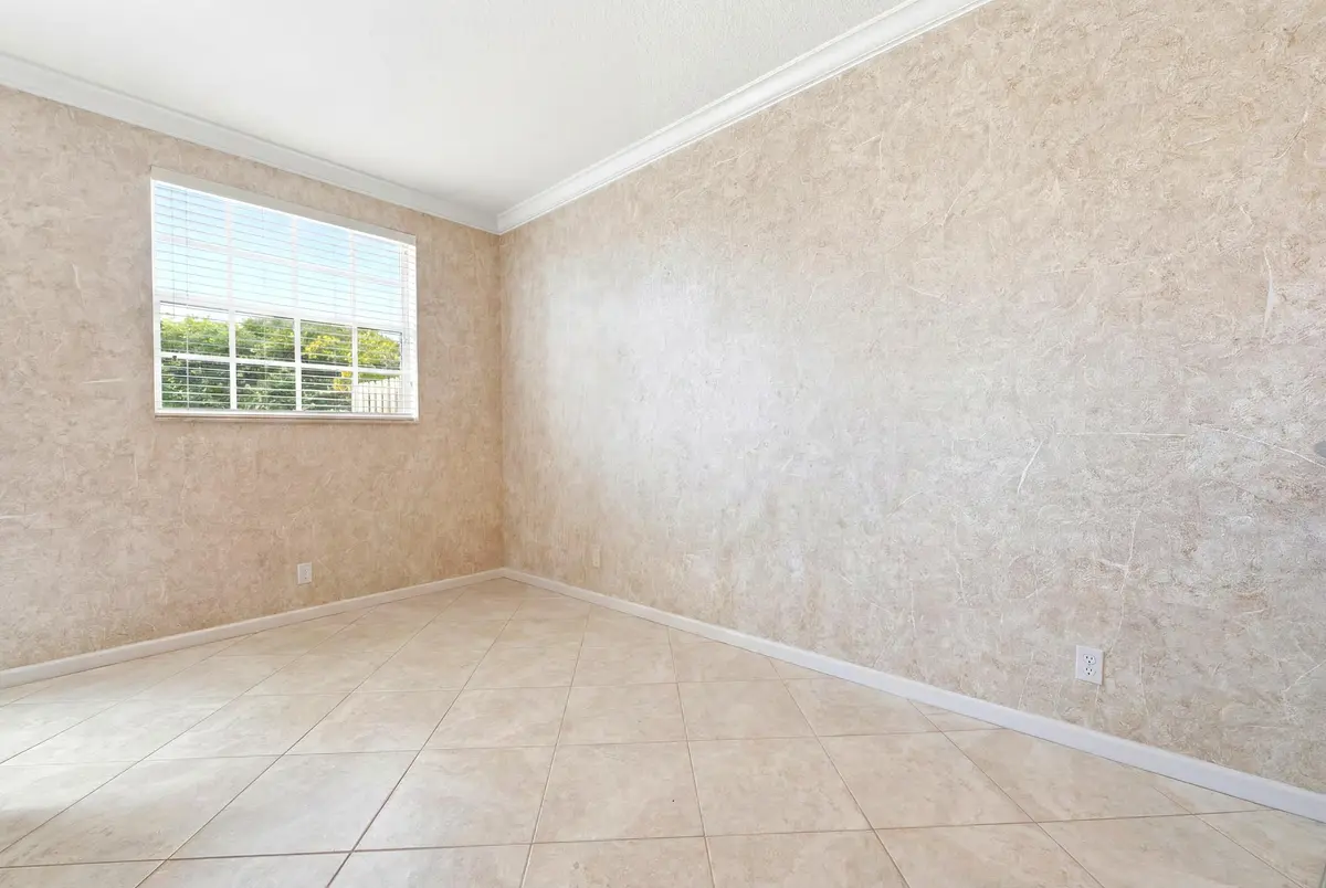empty living room at 556 Marbella Circle, North Palm Beach